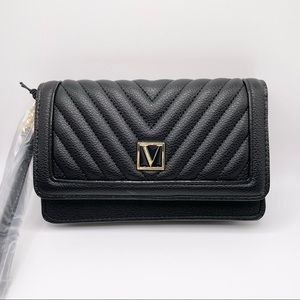 🛍 Victoria’s Secret Tech Wristlet